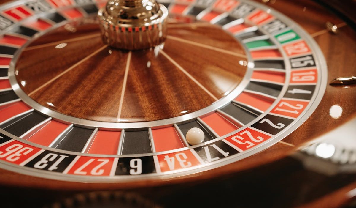 Live dealer: Công nghệ studio đưa sòng bạc lên màn hình