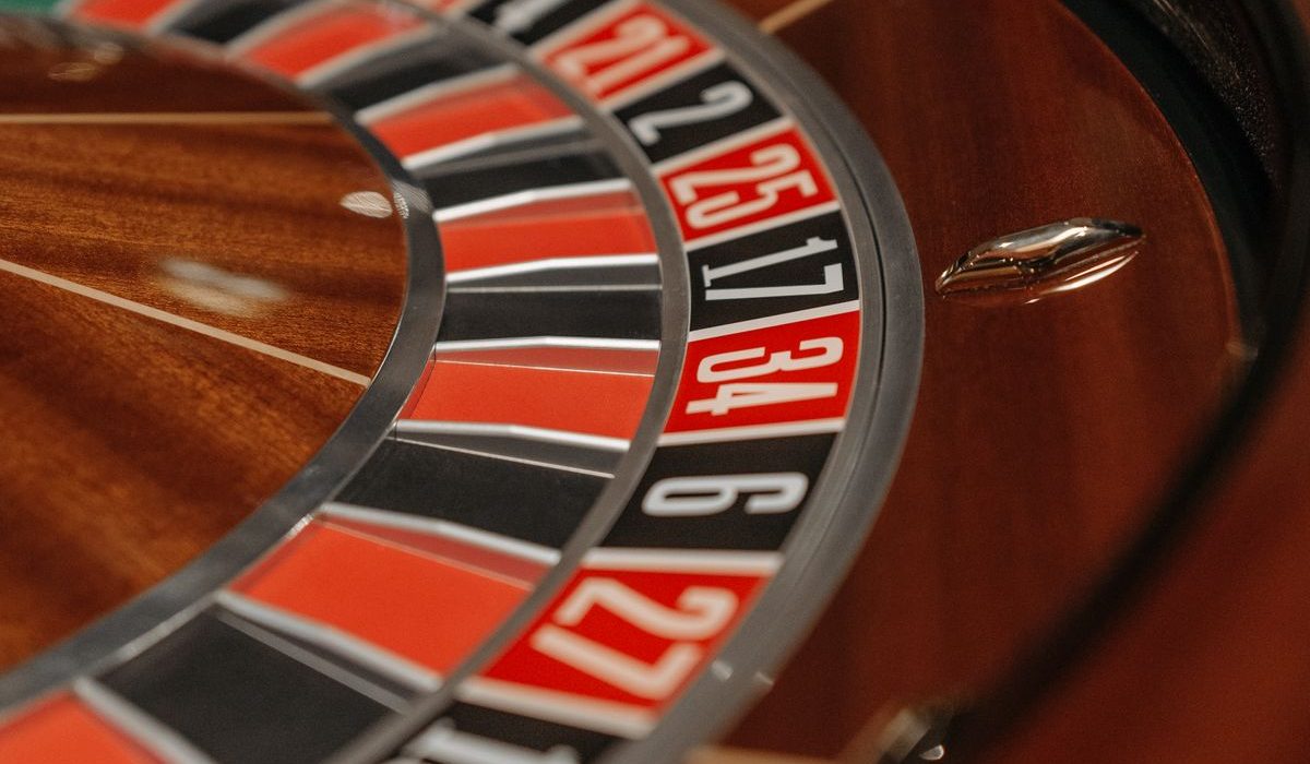 Roulette hoạt động thế nào: Giải thích các loại cược và tỷ lệ