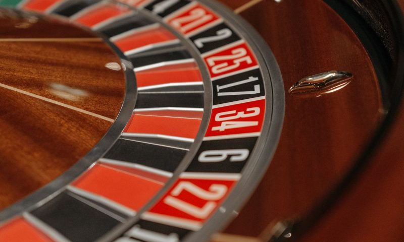 Roulette hoạt động thế nào: Giải thích các loại cược và tỷ lệ